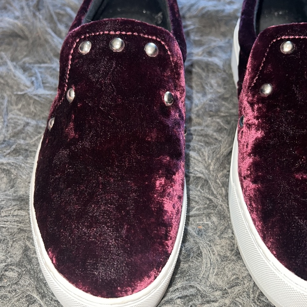 Woman's Rebecca Minkoff crushed velour slides, with white rubber soles, sz 8 - Picture 3 of 13